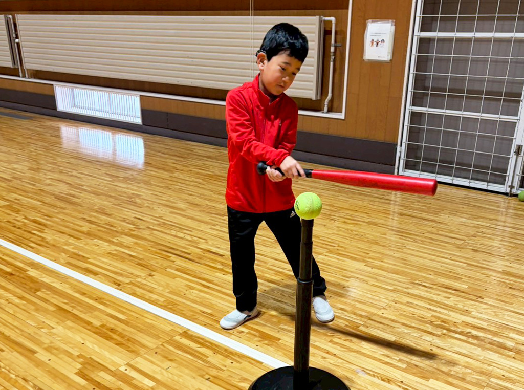 障害者総合体育センターで遊ぶ様子