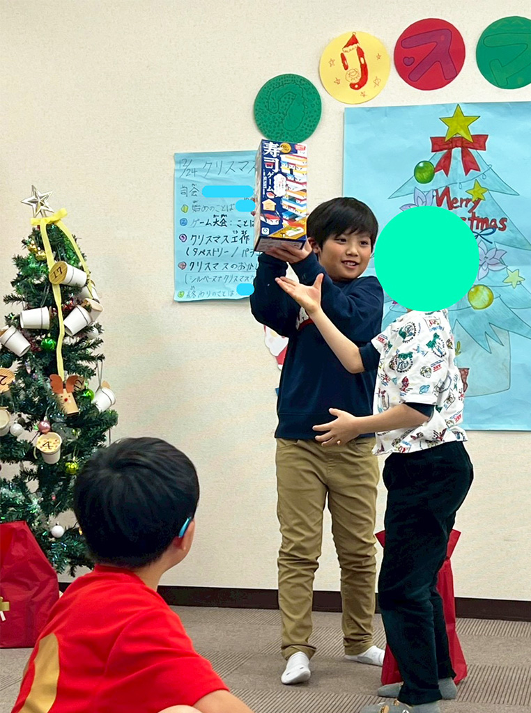 クリスマスプレゼントで遊ぶ様子4