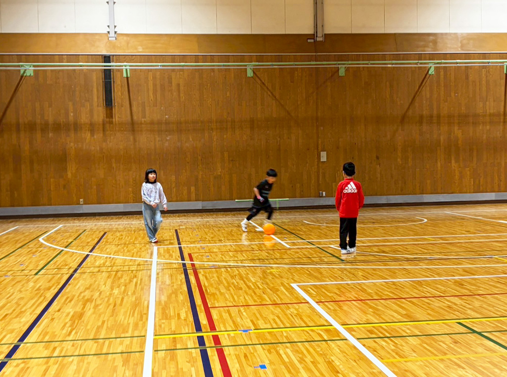 障害者総合体育センターで遊ぶ様子4