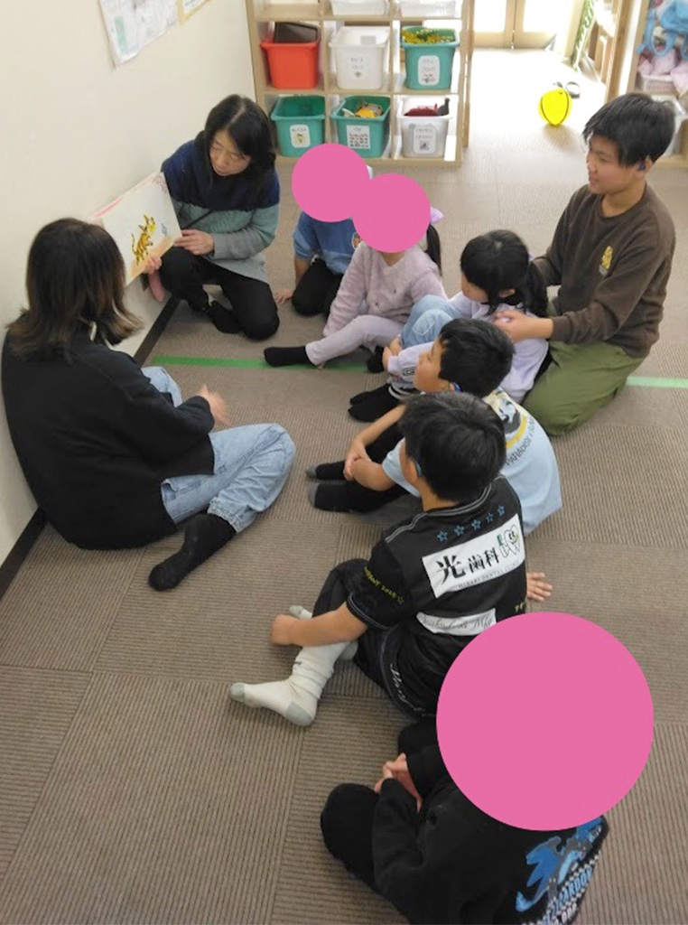 絵本読み聞かせの様子2